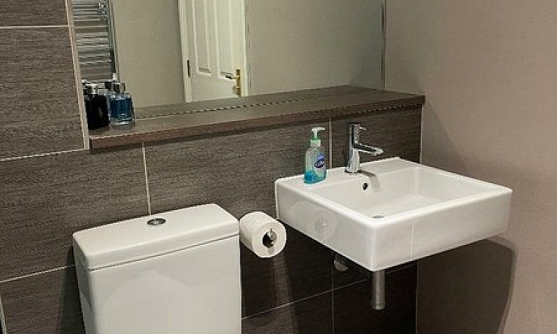 1 Bedroom Flat In St...