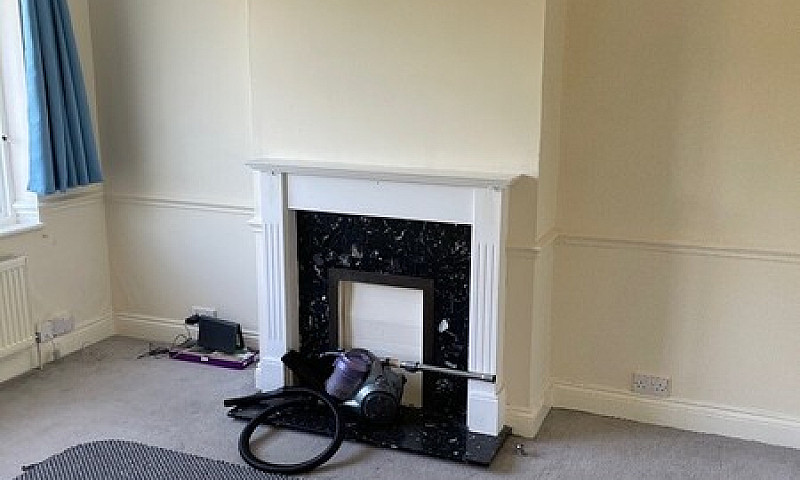Spacious 2 Bed Flat ...