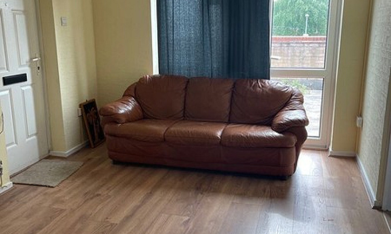 One Bedroom Flat To ...