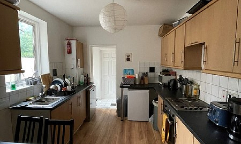 *Huge 5 Bedroom, 2 B...