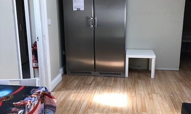 5 Bed 3 Bath Semi De...