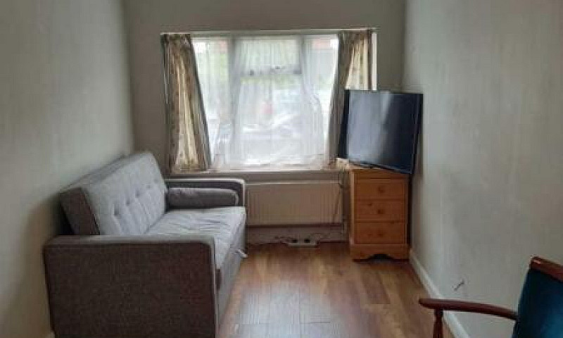 Studio Flat In High ...