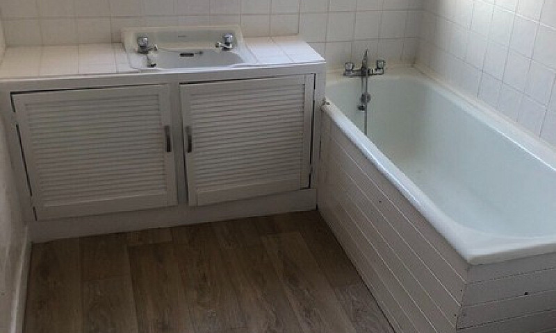 Newly Refurbished Tw...