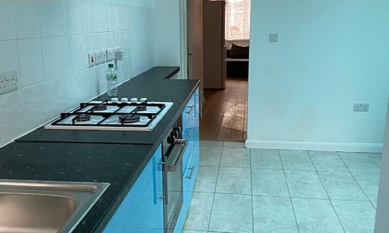 2 Bedroom House In S...