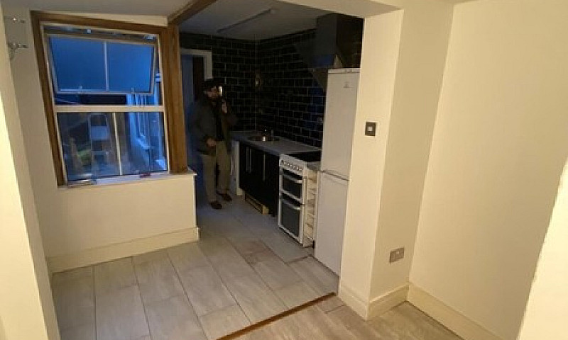 Beautiful 2 Bed Flat...