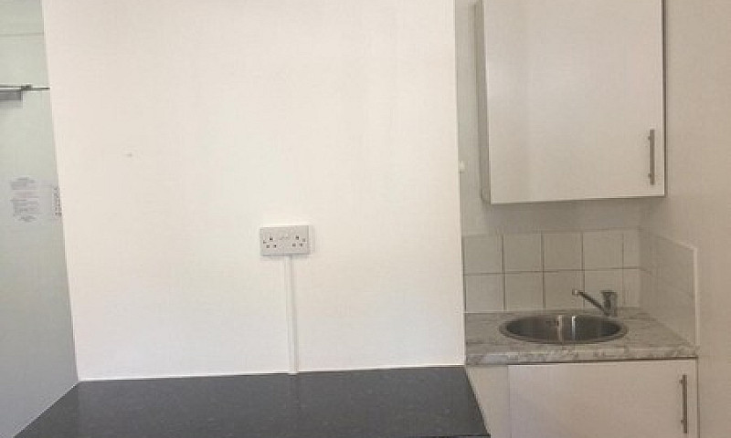 Fabulous Bedsit With...
