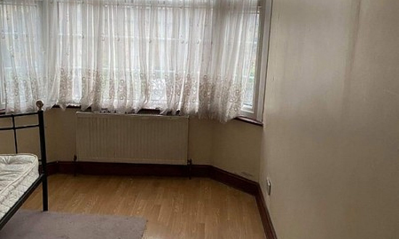Spacious 3 Bed House...