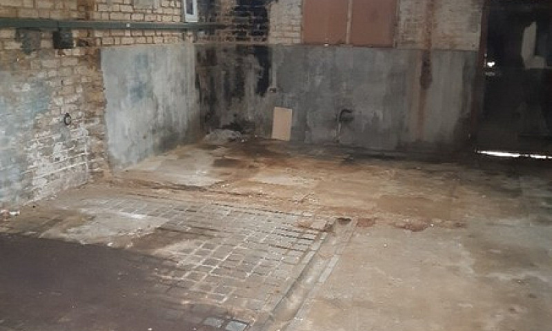 Storage / Workshop...
