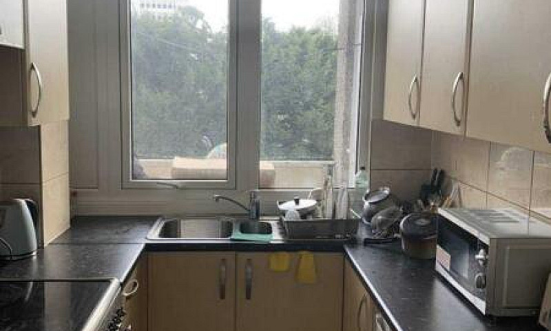 3 Bedrooms In Greenl...
