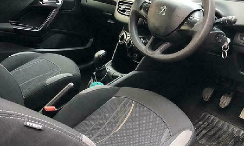 Peugeot 208 2014 1.2...