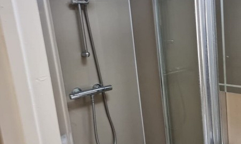 Small Double Room Wi...