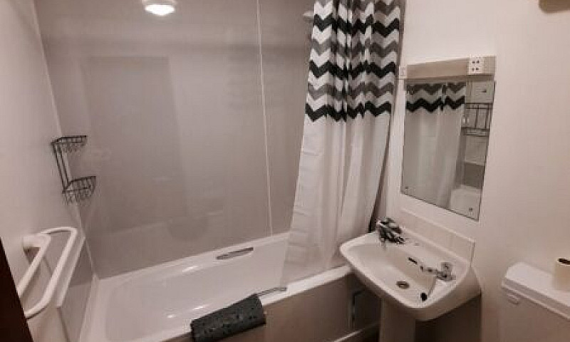 2 Bedroom Flat To Re...