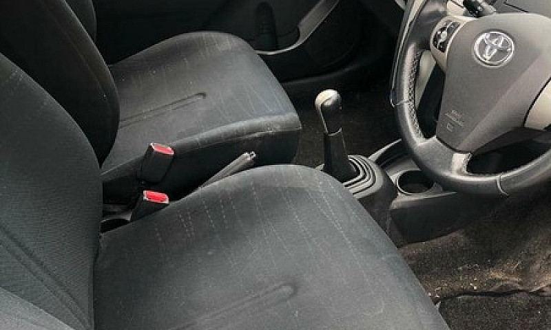 2008 Toyota Yaris 1....