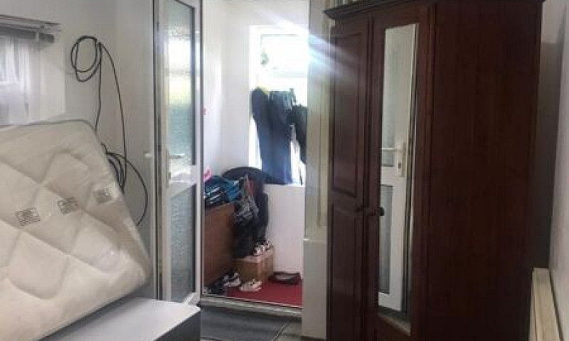 Studio Flat To Rent ...