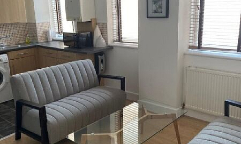 Spacious 2 Bed Flat ...