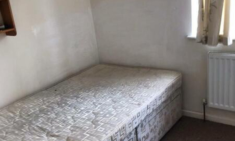 Room For Rent...