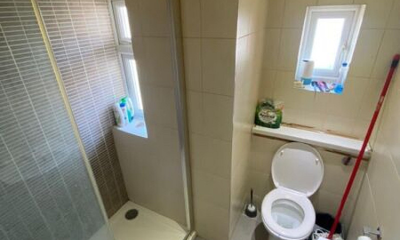 Spacious 3 Bed Flat ...