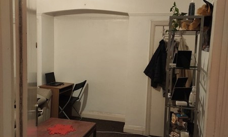 Lovely 1 Bedroom Fla...