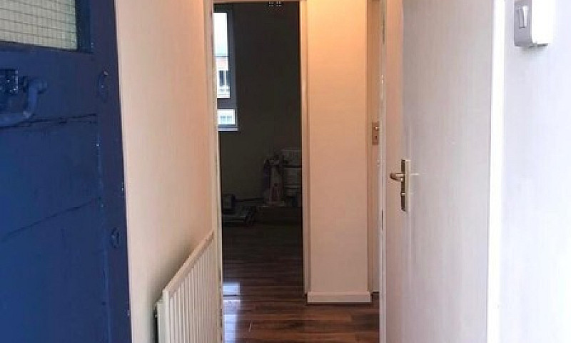 Lovely Three Bed Roo...