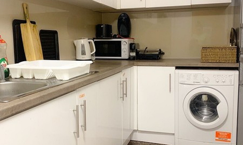 Small Double Room Wi...