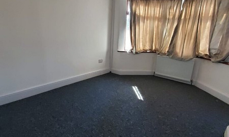 Spacious 3 Bed House...