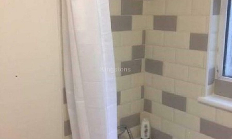 1 Bedroom Flat In Ri...
