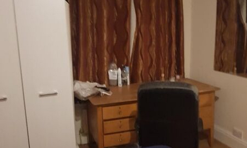 A Stunning 5 Bedroom...
