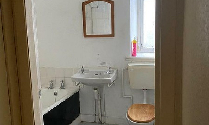 1 Bedroom Flat For S...