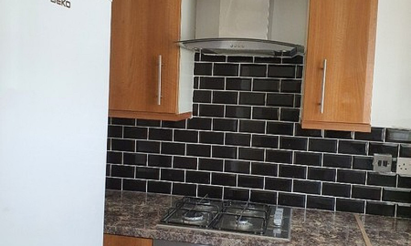 2 Bed Flat With Fron...