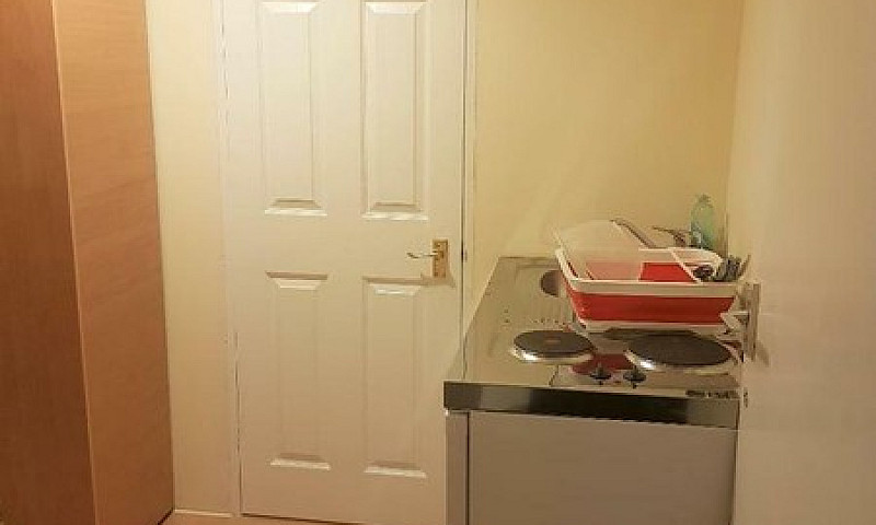 Studio Flat In 2 Min...