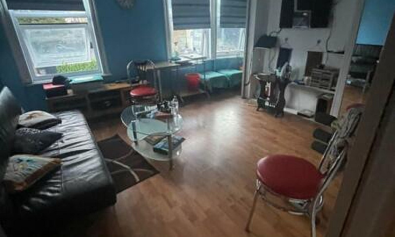 1 Double Room For Re...