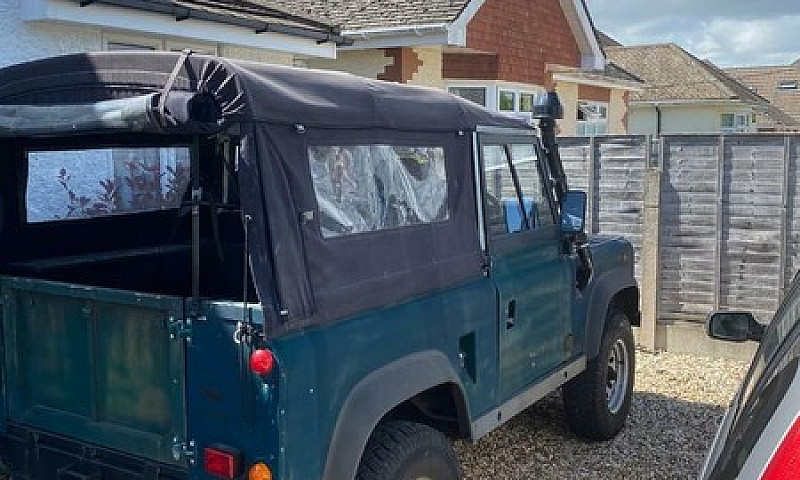 Land Rover Defender ...