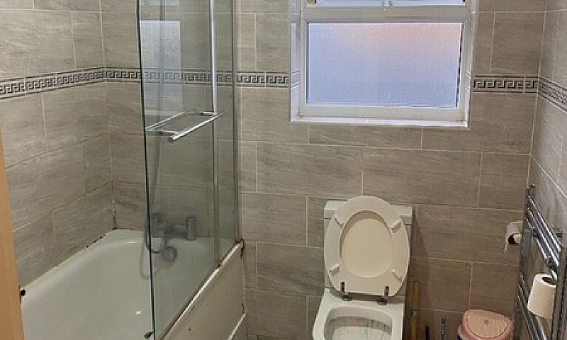 Spacious 3 Bed Flat ...