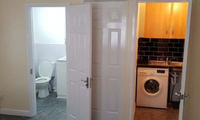 Spacious Studio Flat...