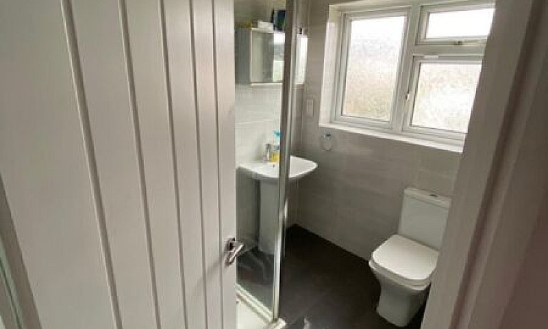 Spacious 4 Bed House...