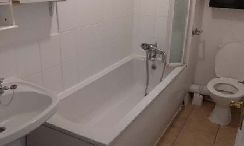 2 Bedroom Flat 5 Min...