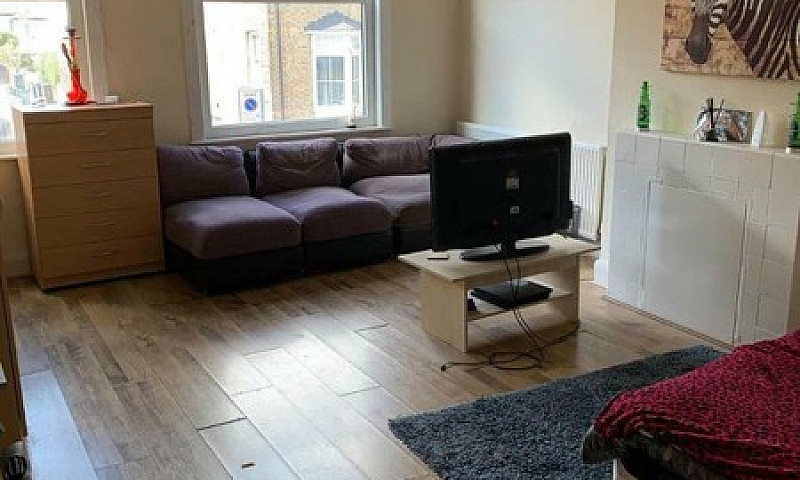 5 Bedroom Flat In Pa...