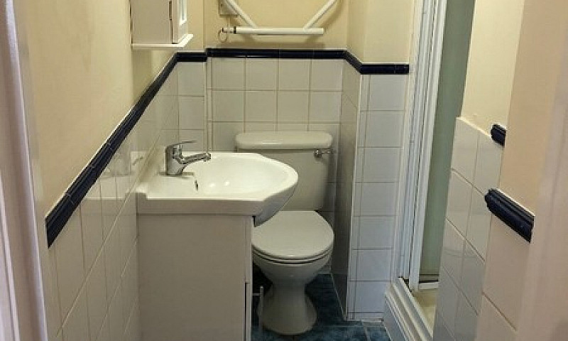 Newly Refurbished St...