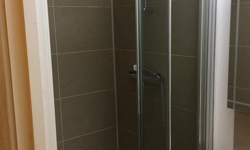 Large Double Room Wi...