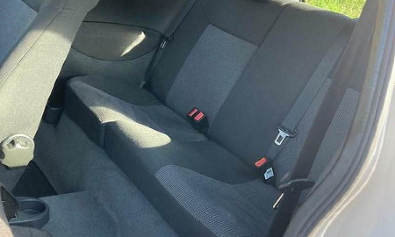 ** 2005 Vauxhall Cor...