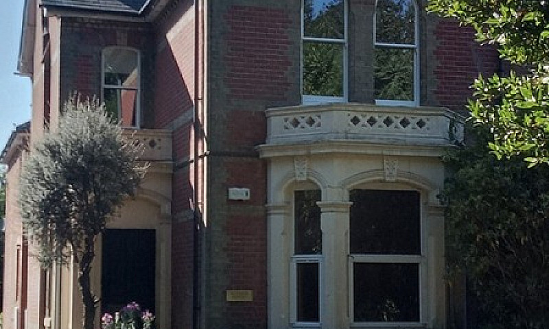 One Bedroom Flat To ...