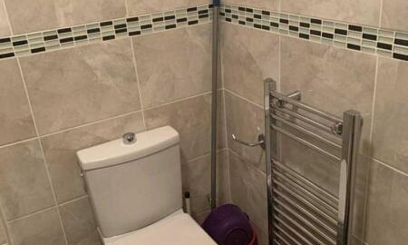 3 Bedrooms In Greenl...