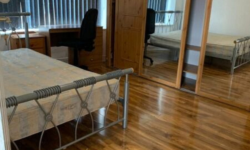 Stunning 4 Bed Prope...
