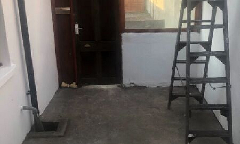 Newly Refurbished Tw...