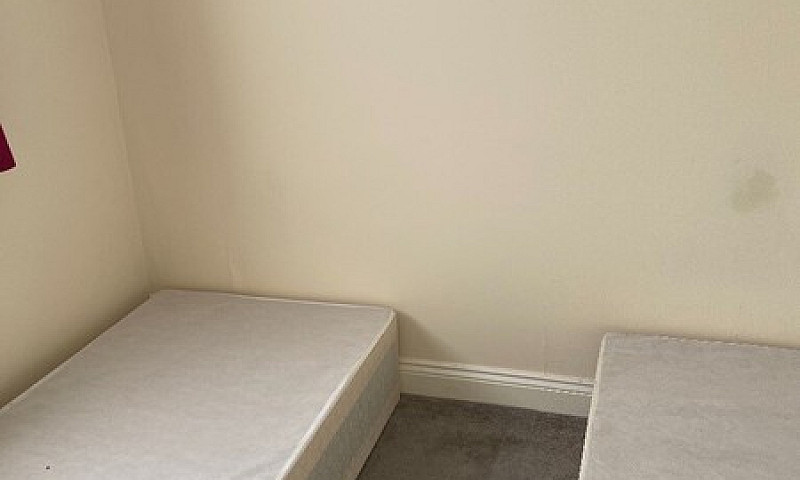 Spacious 2 Bed Flat ...