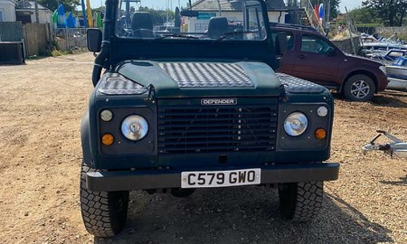 Land Rover Defender ...
