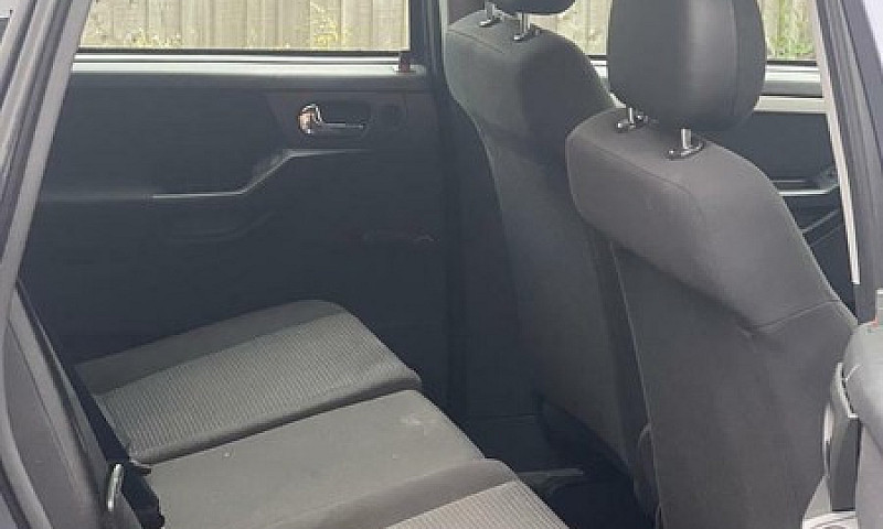 2010 Vauxhall Meriva...