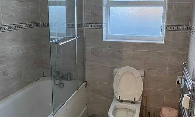 Spacious 3 Bed Flat ...