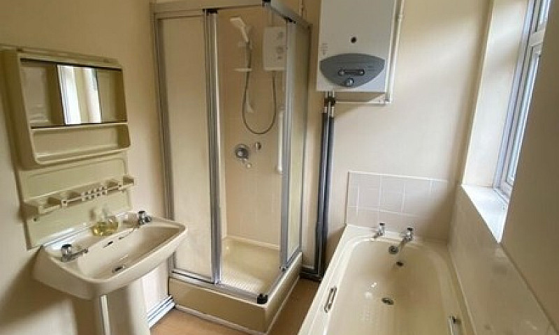 3 Bedroom Terraced H...