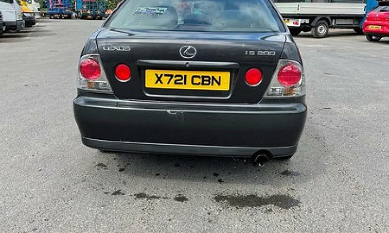 Lexus Is200...